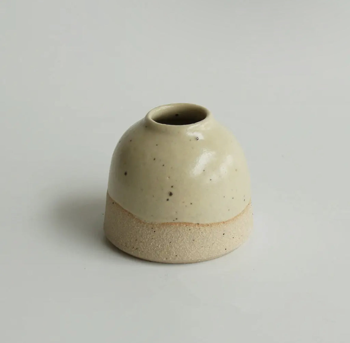 Mini bud
vase stoneware