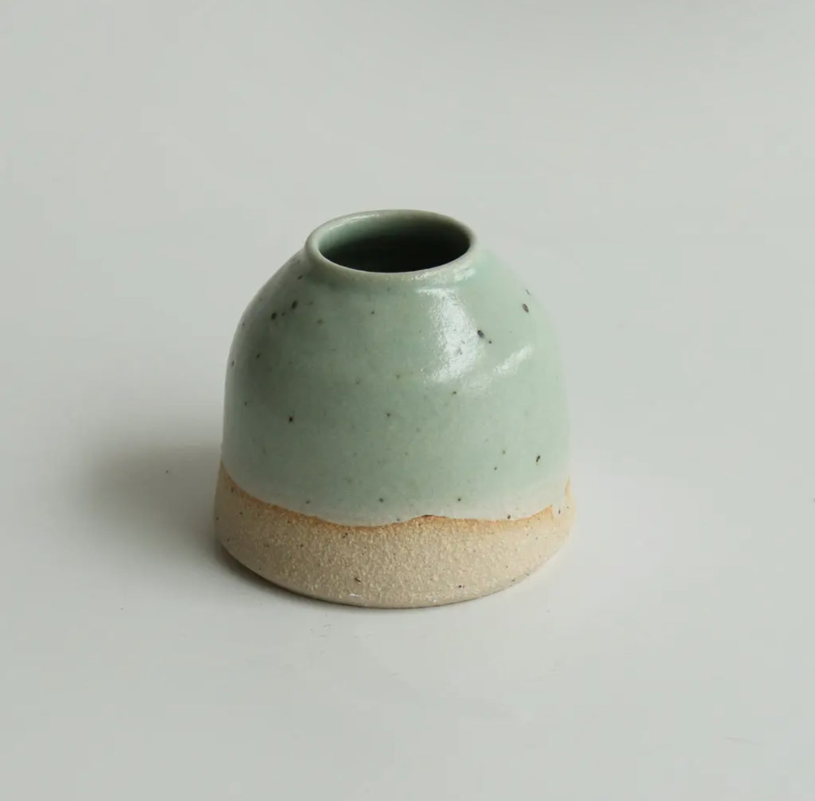 Mini bud
vase stoneware